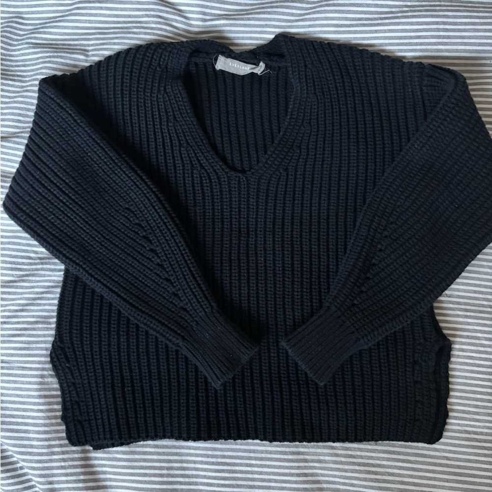 Everlane Women’s V-Neck cable knit pull over Sweater in Black size XS